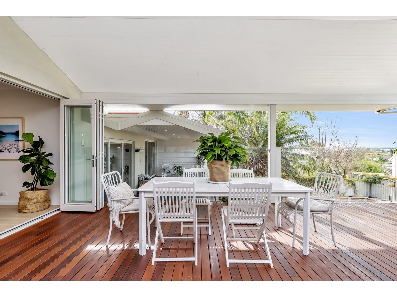 5 Armstrong Street, Halls Head WA 6210