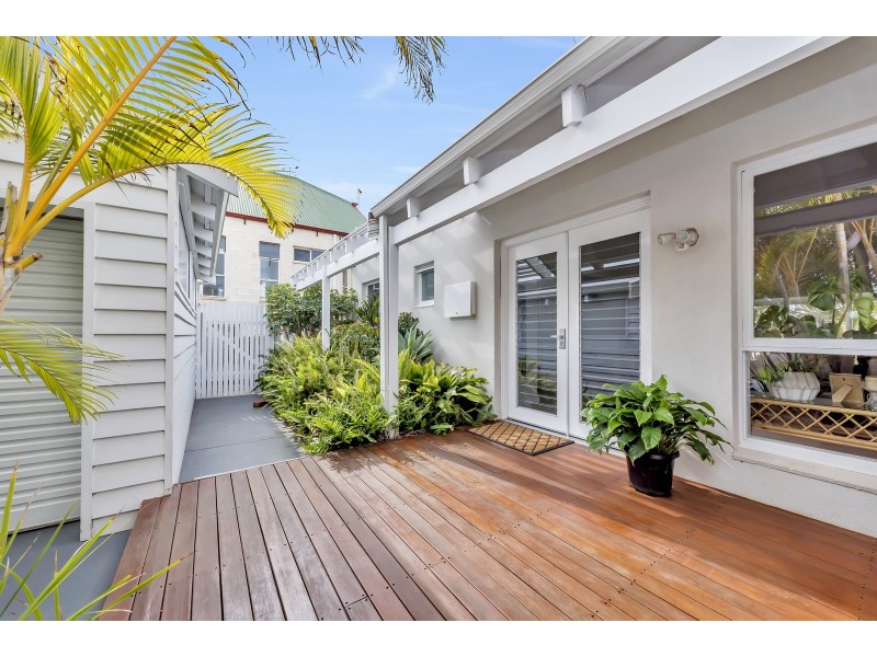 5 Armstrong Street, Halls Head WA 6210