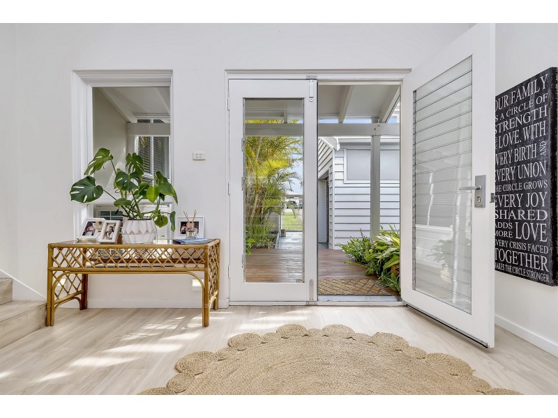 5 Armstrong Street, Halls Head WA 6210