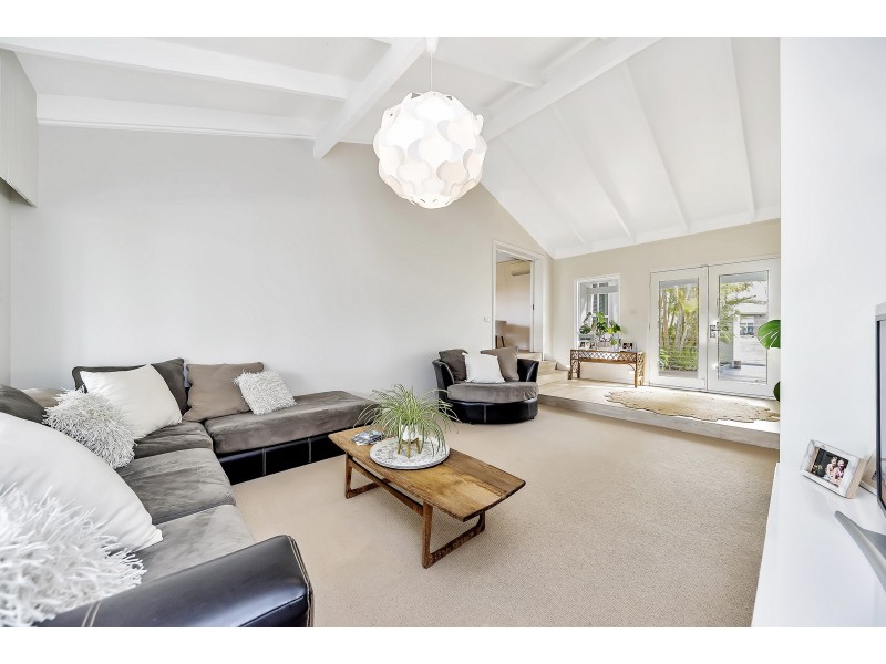 5 Armstrong Street, Halls Head WA 6210