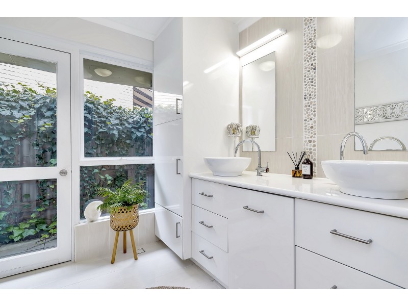 5 Armstrong Street, Halls Head WA 6210