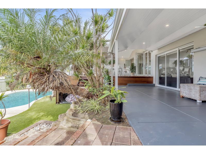 5 Armstrong Street, Halls Head WA 6210