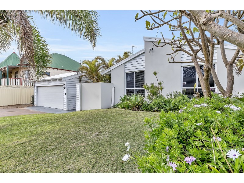 5 Armstrong Street, Halls Head WA 6210