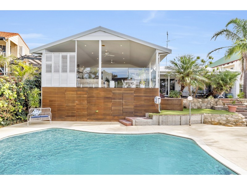 5 Armstrong Street, Halls Head WA 6210