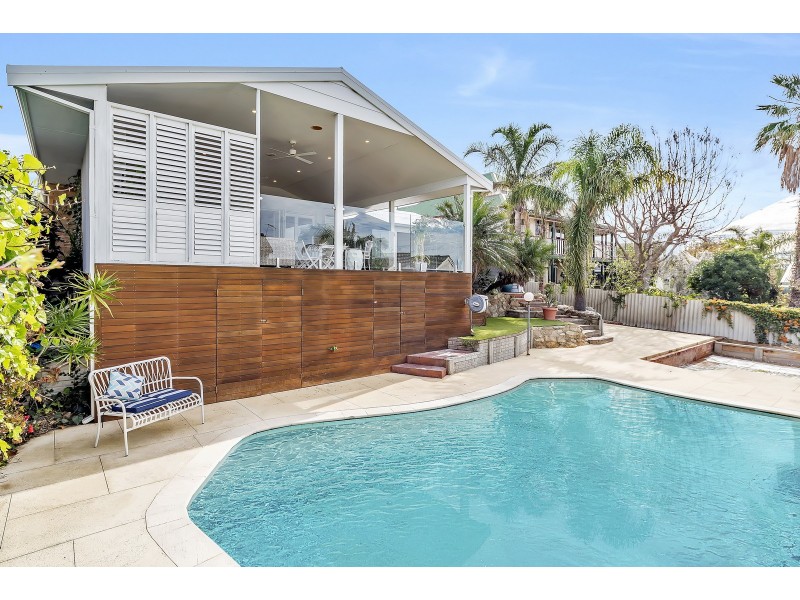 5 Armstrong Street, Halls Head WA 6210