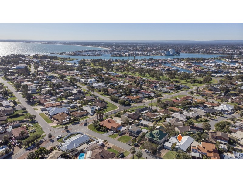 5 Armstrong Street, Halls Head WA 6210