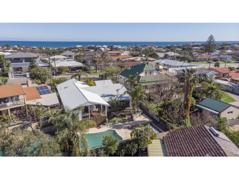 5 Armstrong Street, Halls Head WA 6210