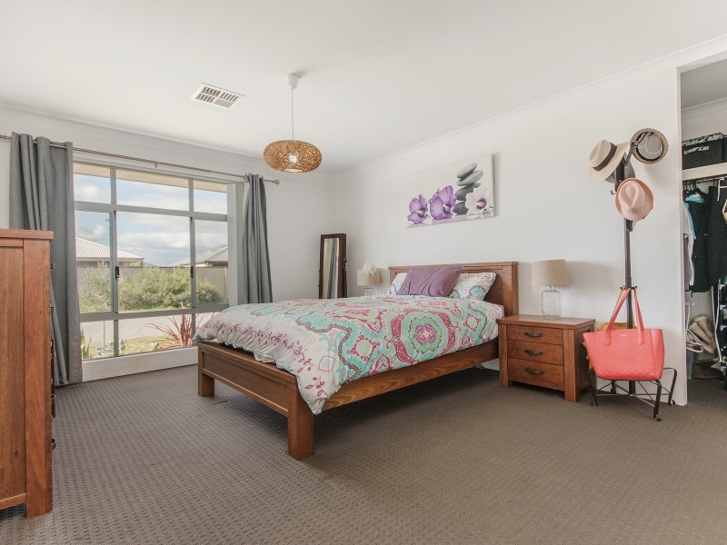 16 Catseye Crescent, Wellard WA 6170