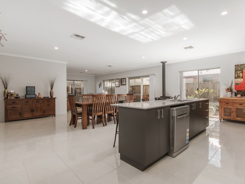 16 Catseye Crescent, Wellard WA 6170