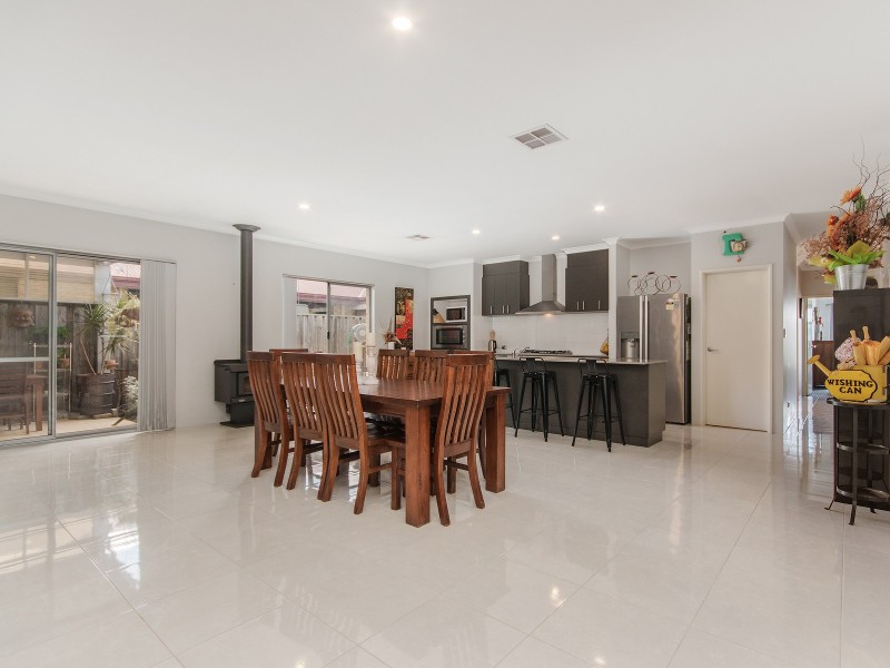 16 Catseye Crescent, Wellard WA 6170