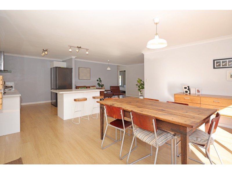 21 Brookside Gardens, Caversham WA 6055