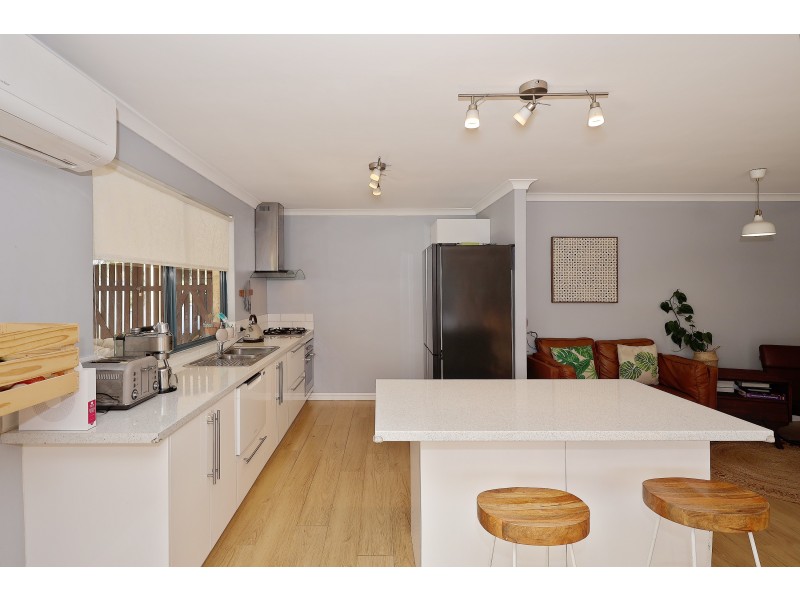 21 Brookside Gardens, Caversham WA 6055