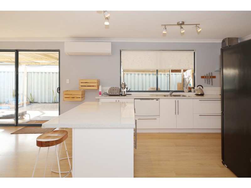 21 Brookside Gardens, Caversham WA 6055