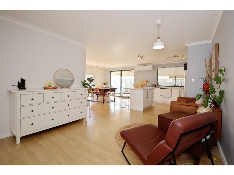 21 Brookside Gardens, Caversham WA 6055