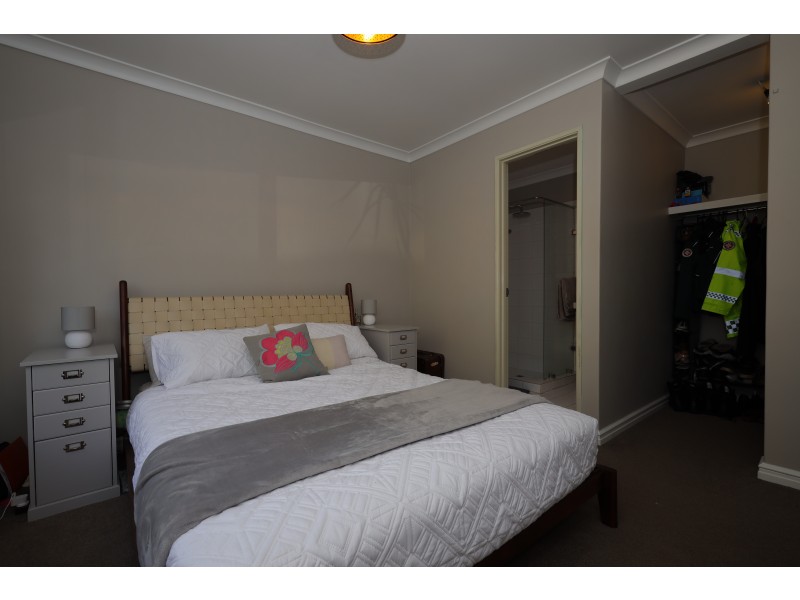 21 Brookside Gardens, Caversham WA 6055