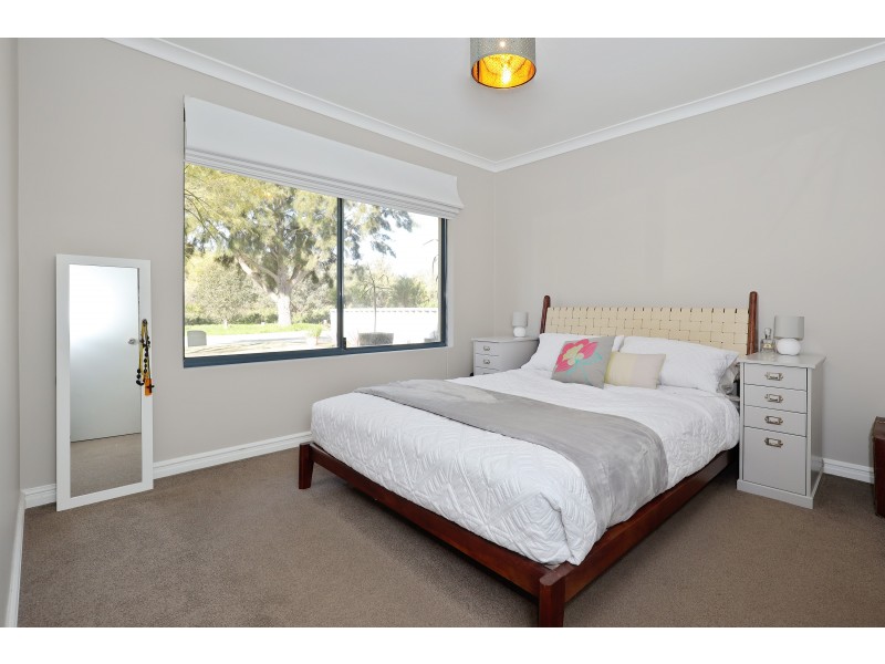 21 Brookside Gardens, Caversham WA 6055