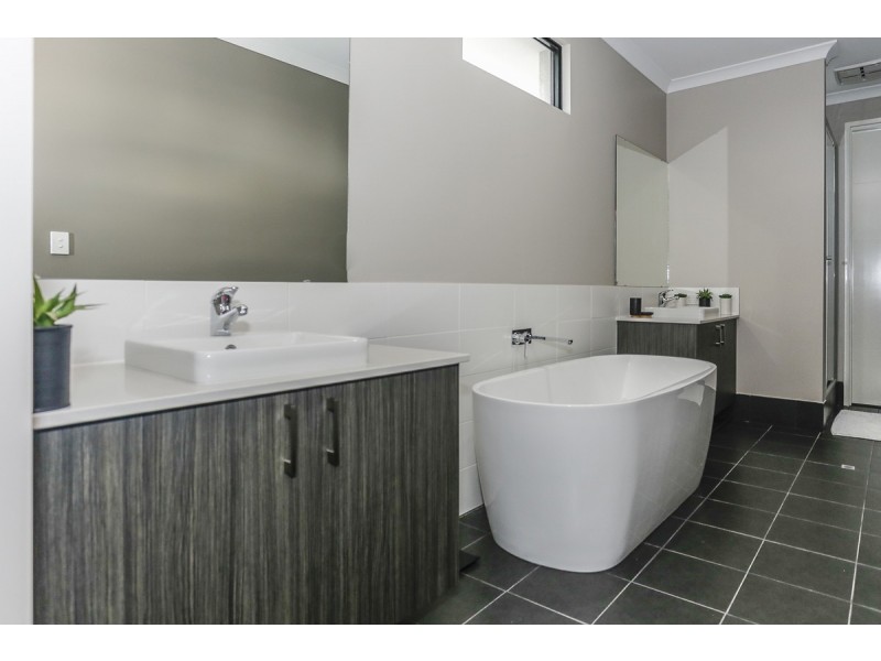 154 ST Stephens Crescent, Tapping WA 6065