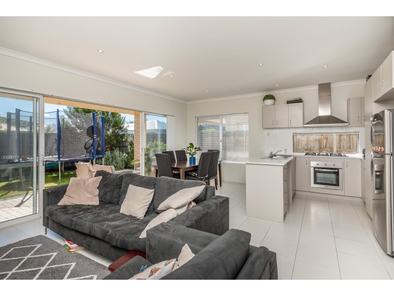 16 Sugarbush Way, Yanchep WA 6035