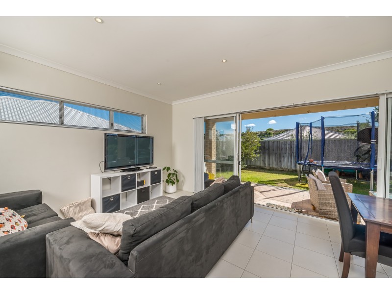 16 Sugarbush Way, Yanchep WA 6035