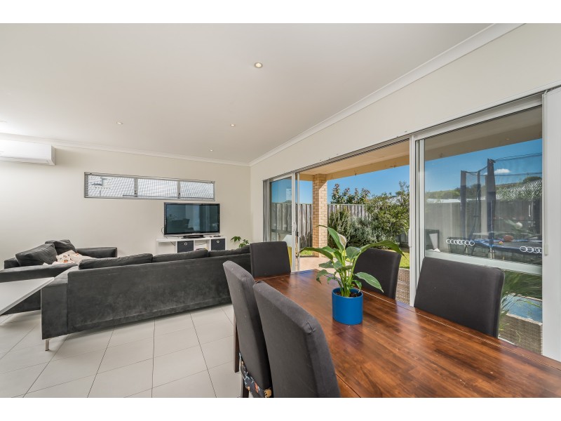 16 Sugarbush Way, Yanchep WA 6035