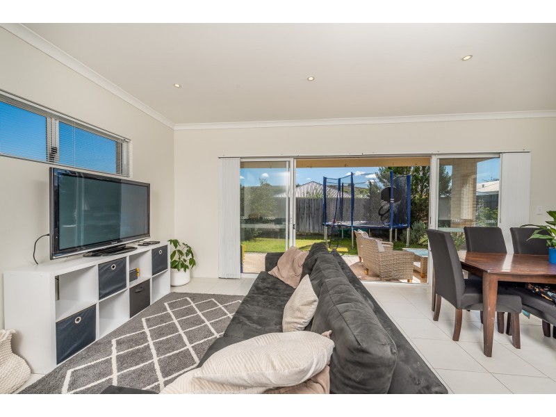 16 Sugarbush Way, Yanchep WA 6035