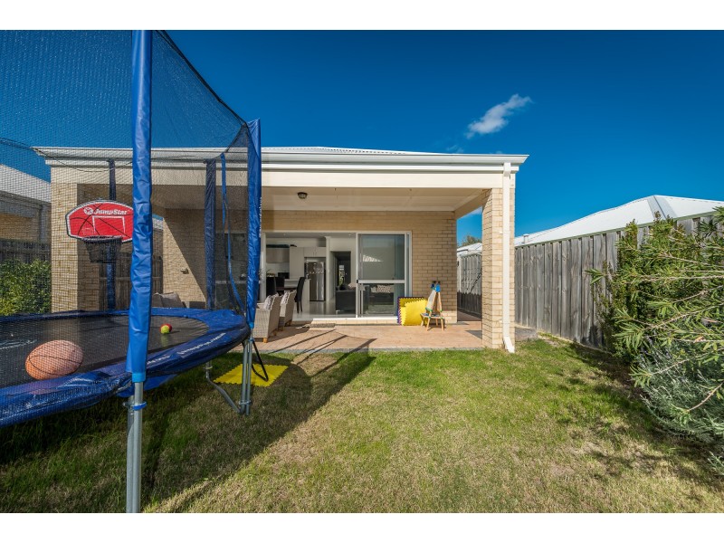 16 Sugarbush Way, Yanchep WA 6035