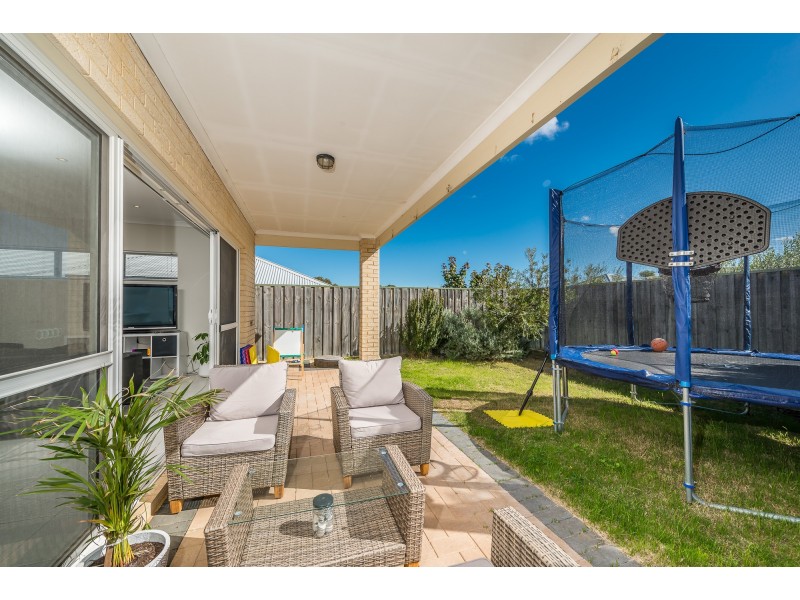 16 Sugarbush Way, Yanchep WA 6035