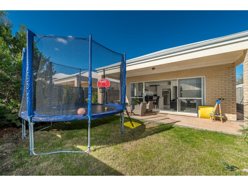 16 Sugarbush Way, Yanchep WA 6035
