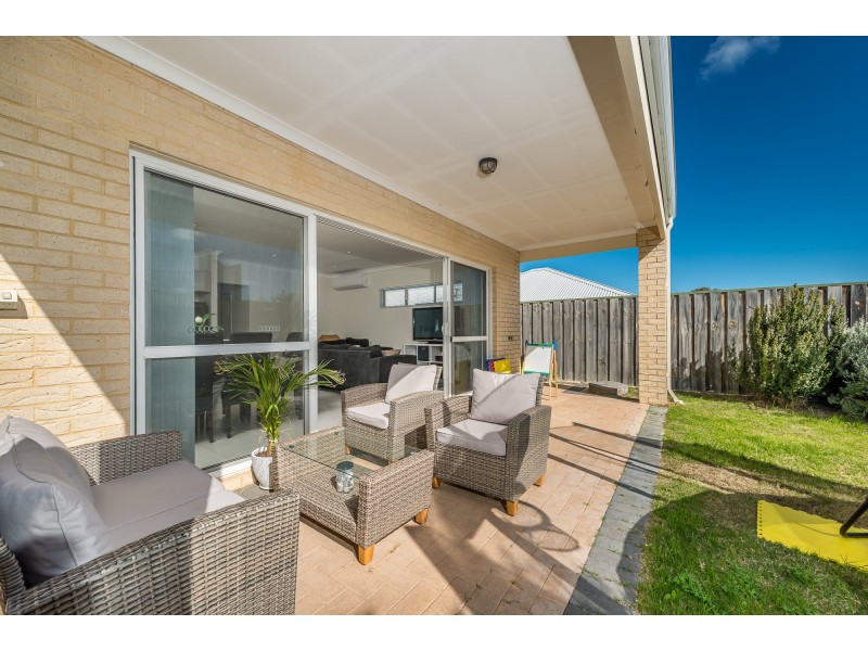 16 Sugarbush Way, Yanchep WA 6035