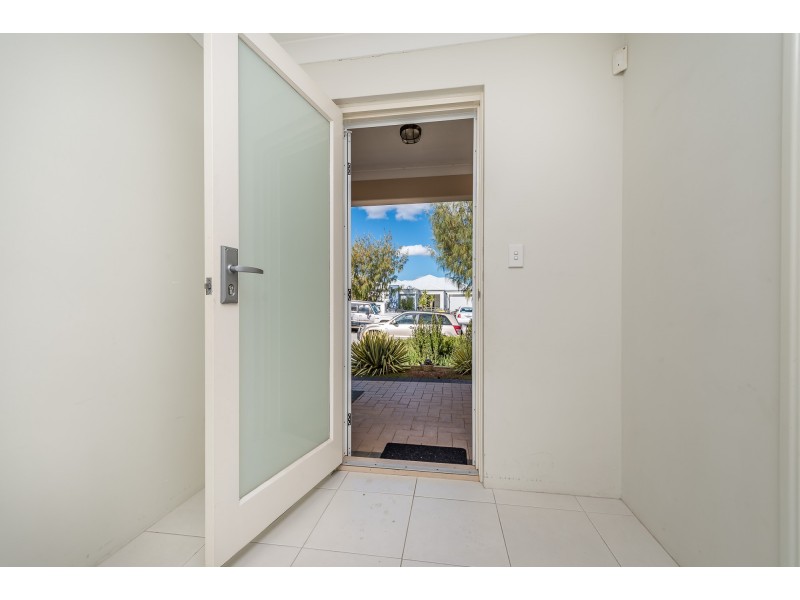 16 Sugarbush Way, Yanchep WA 6035