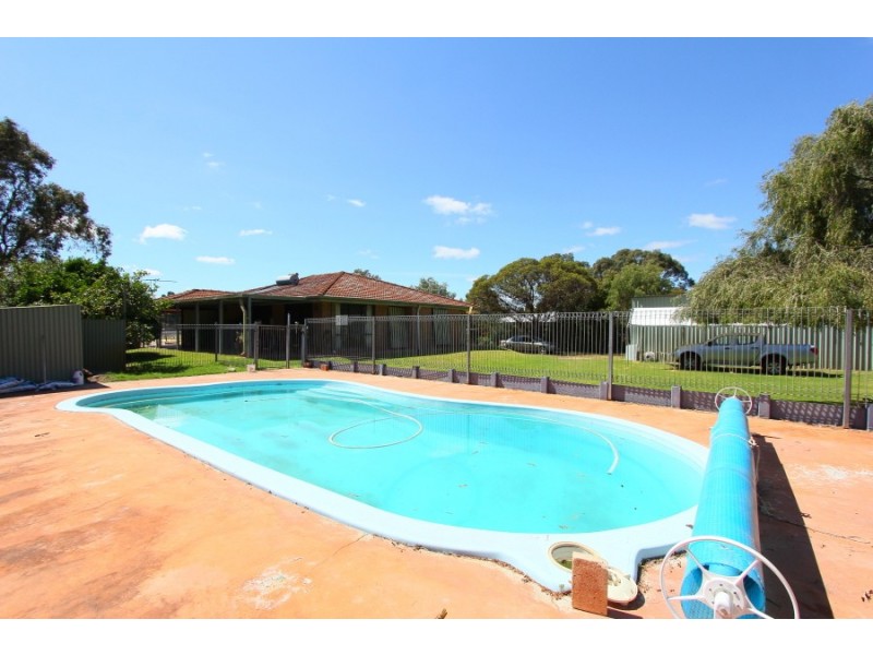 12 McKenzie Street, Muchea WA 6501