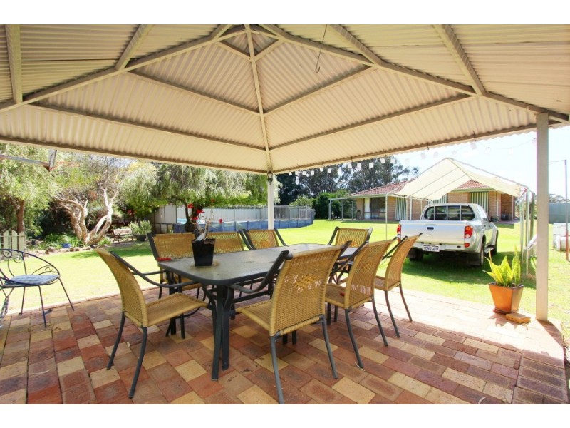 12 McKenzie Street, Muchea WA 6501