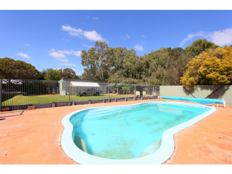 12 McKenzie Street, Muchea WA 6501