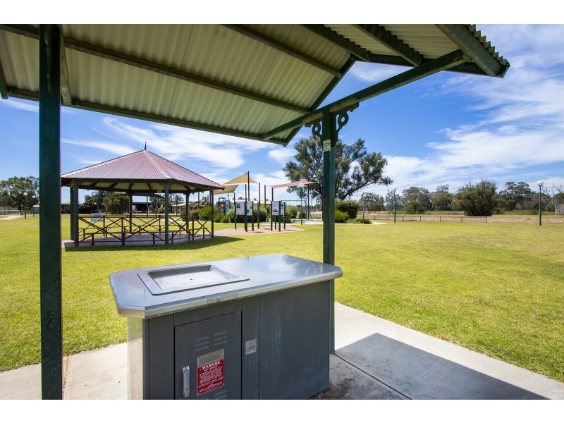 12 McKenzie Street, Muchea WA 6501