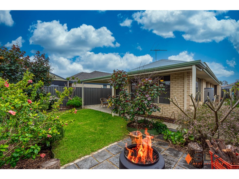 15 Jingana Road, Banksia Grove WA 6031