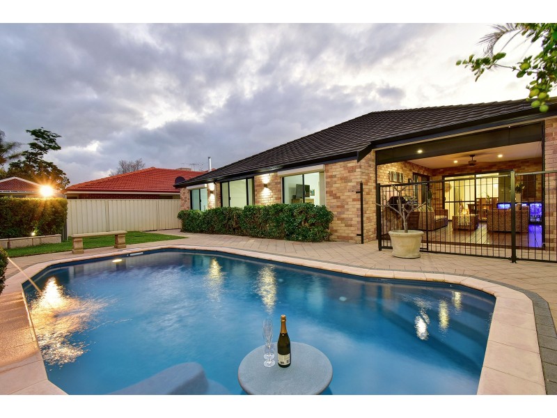 19 Minjah Circuit, Carramar WA 6031