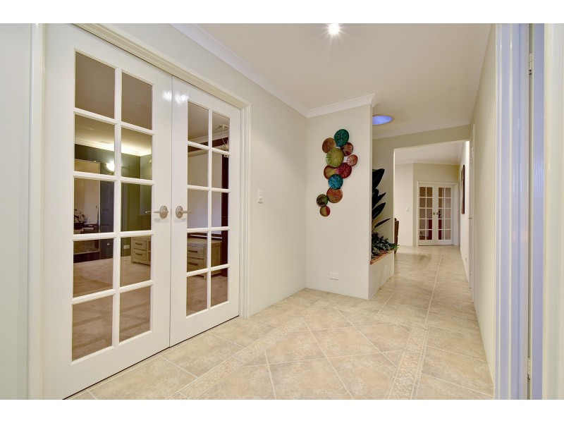 19 Minjah Circuit, Carramar WA 6031