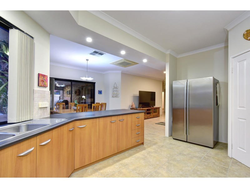 19 Minjah Circuit, Carramar WA 6031