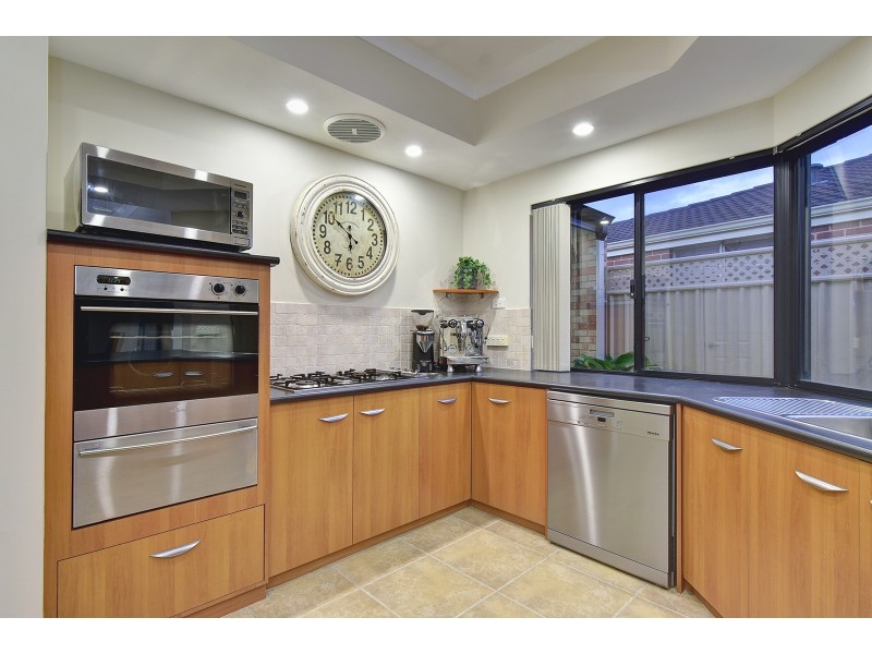 19 Minjah Circuit, Carramar WA 6031