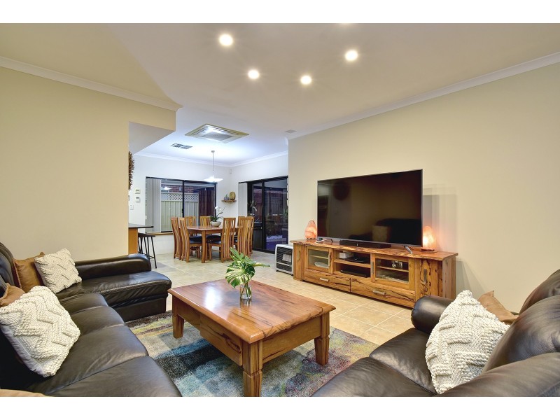 19 Minjah Circuit, Carramar WA 6031