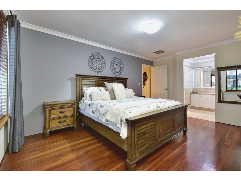 19 Minjah Circuit, Carramar WA 6031