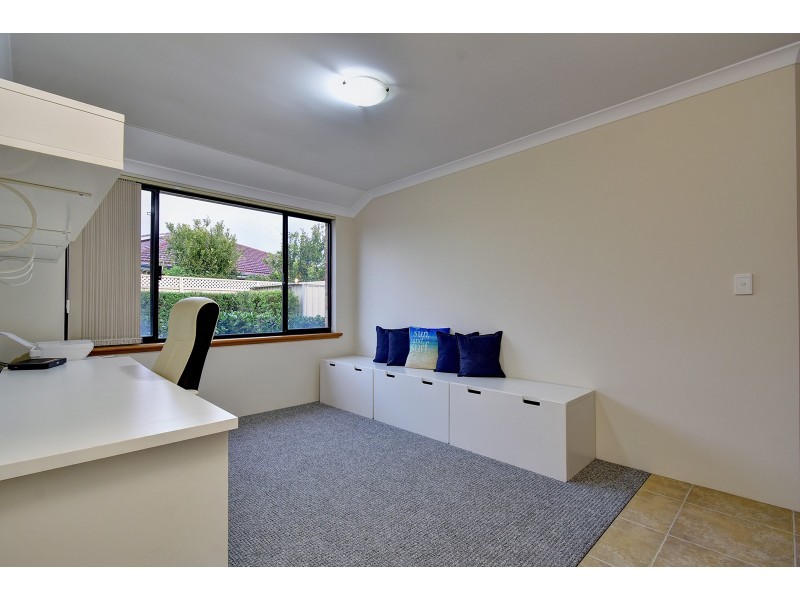 19 Minjah Circuit, Carramar WA 6031