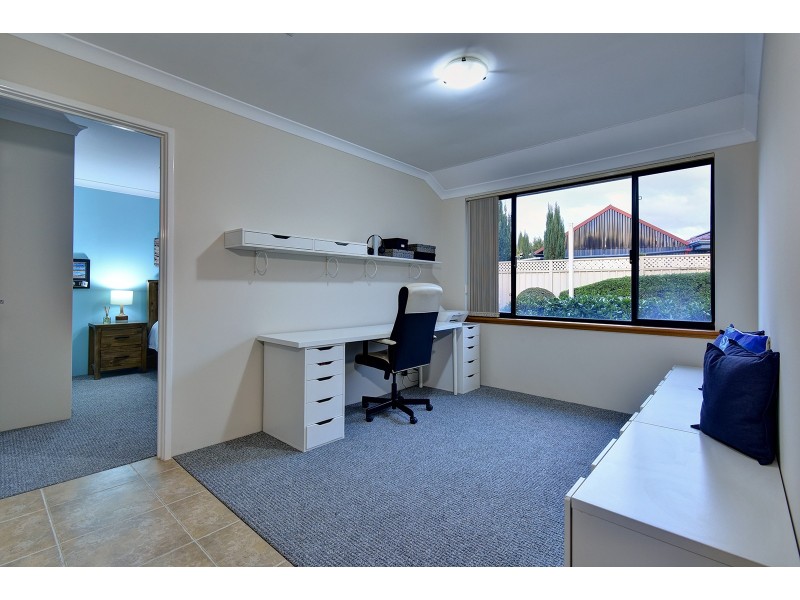 19 Minjah Circuit, Carramar WA 6031