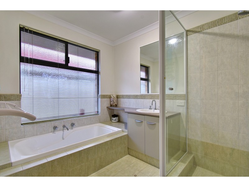 19 Minjah Circuit, Carramar WA 6031