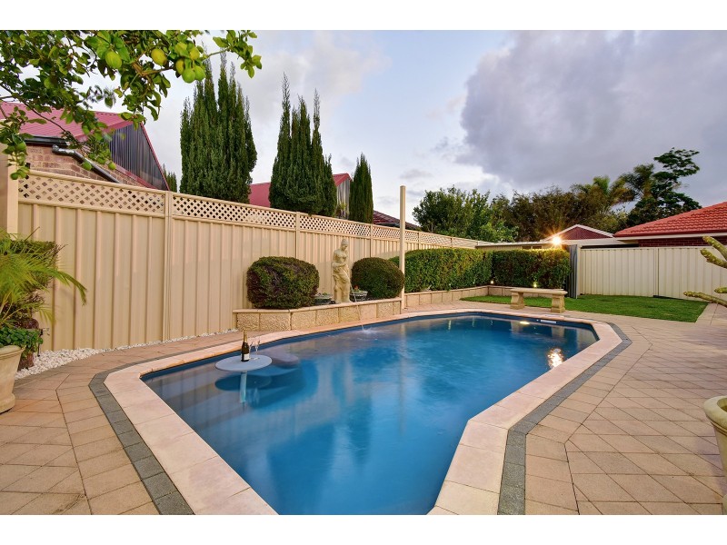 19 Minjah Circuit, Carramar WA 6031