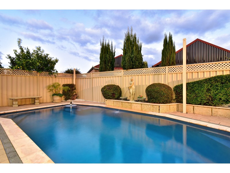 19 Minjah Circuit, Carramar WA 6031