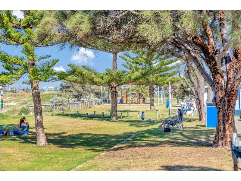 9/35A Halls Head Parade, Halls Head WA 6210