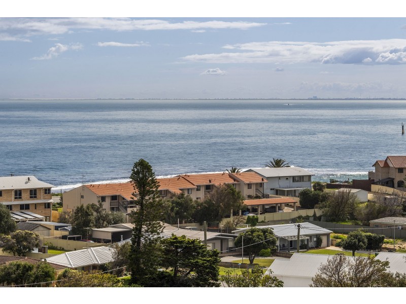 22/6A Valley Road, Halls Head WA 6210