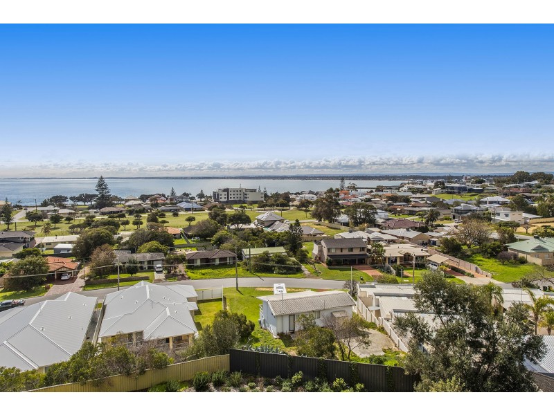 22/6A Valley Road, Halls Head WA 6210