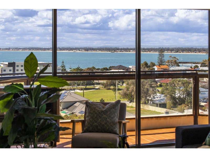 22/6A Valley Road, Halls Head WA 6210
